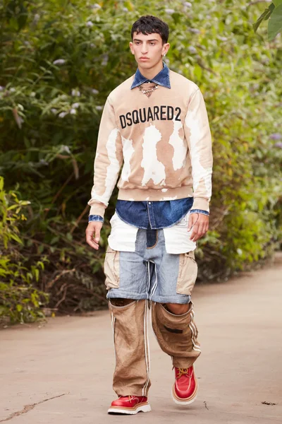 Look 28